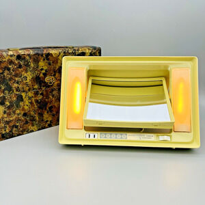 VTG Retro Cosmetic Lighted Flip Mirror Magnified Front Receptacle Travel Case